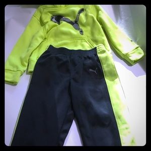 Pumas sweats set